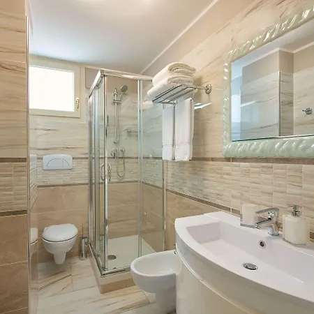 Gasthuis Rome Airport 4*